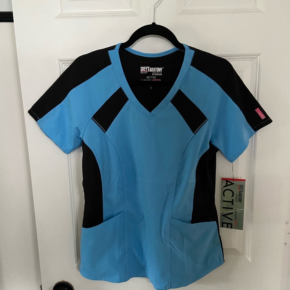 NEW grey’s anatomy active scrub top